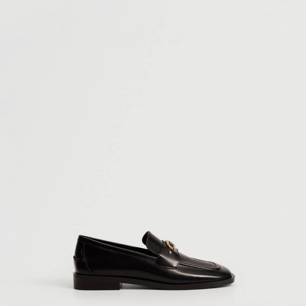 Buckle moccasins